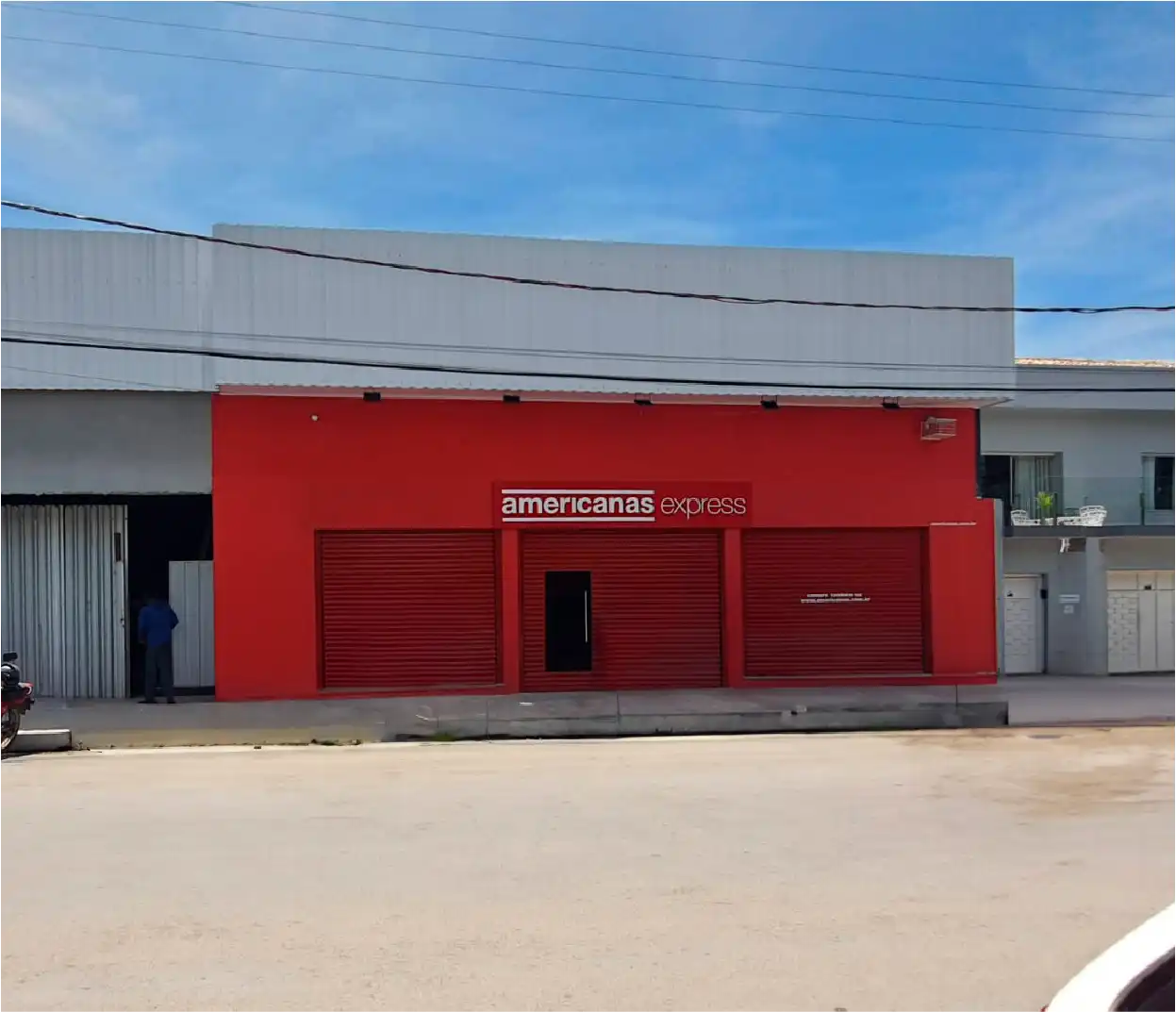 Case comercial, la casa de eps, painel monolítico